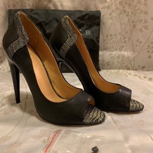 NWT  L.A.M.B. Pumps